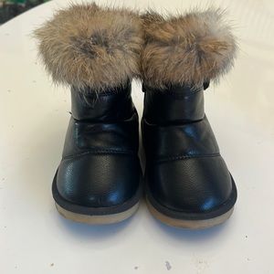 Comfy kids furry top boots.